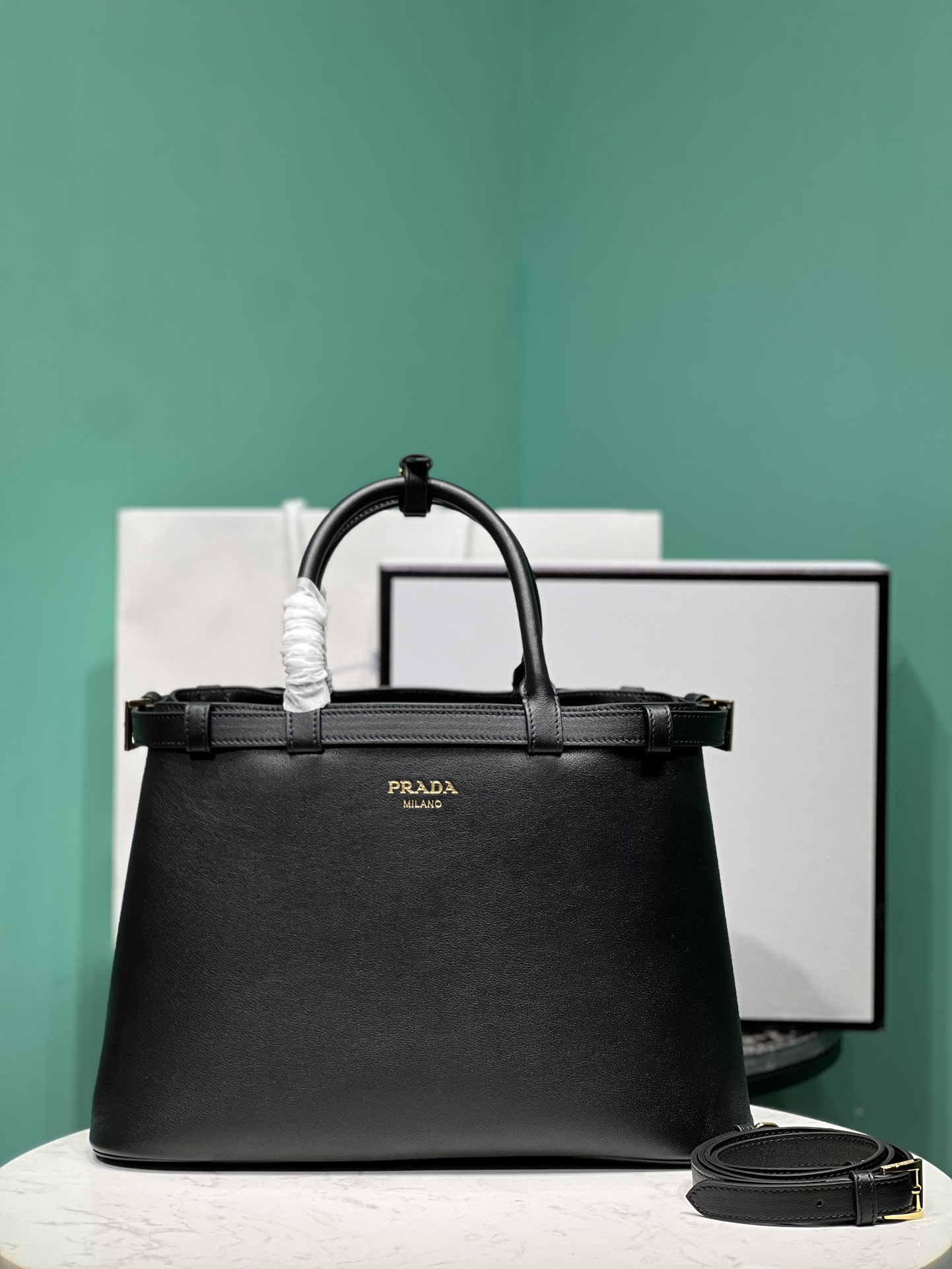 미디엄 가죽 핸드백 1BA417 > Buckle - 버클