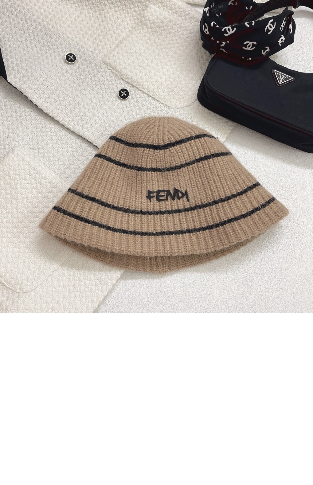 니트 벙거지 FXQ536 > 펜디