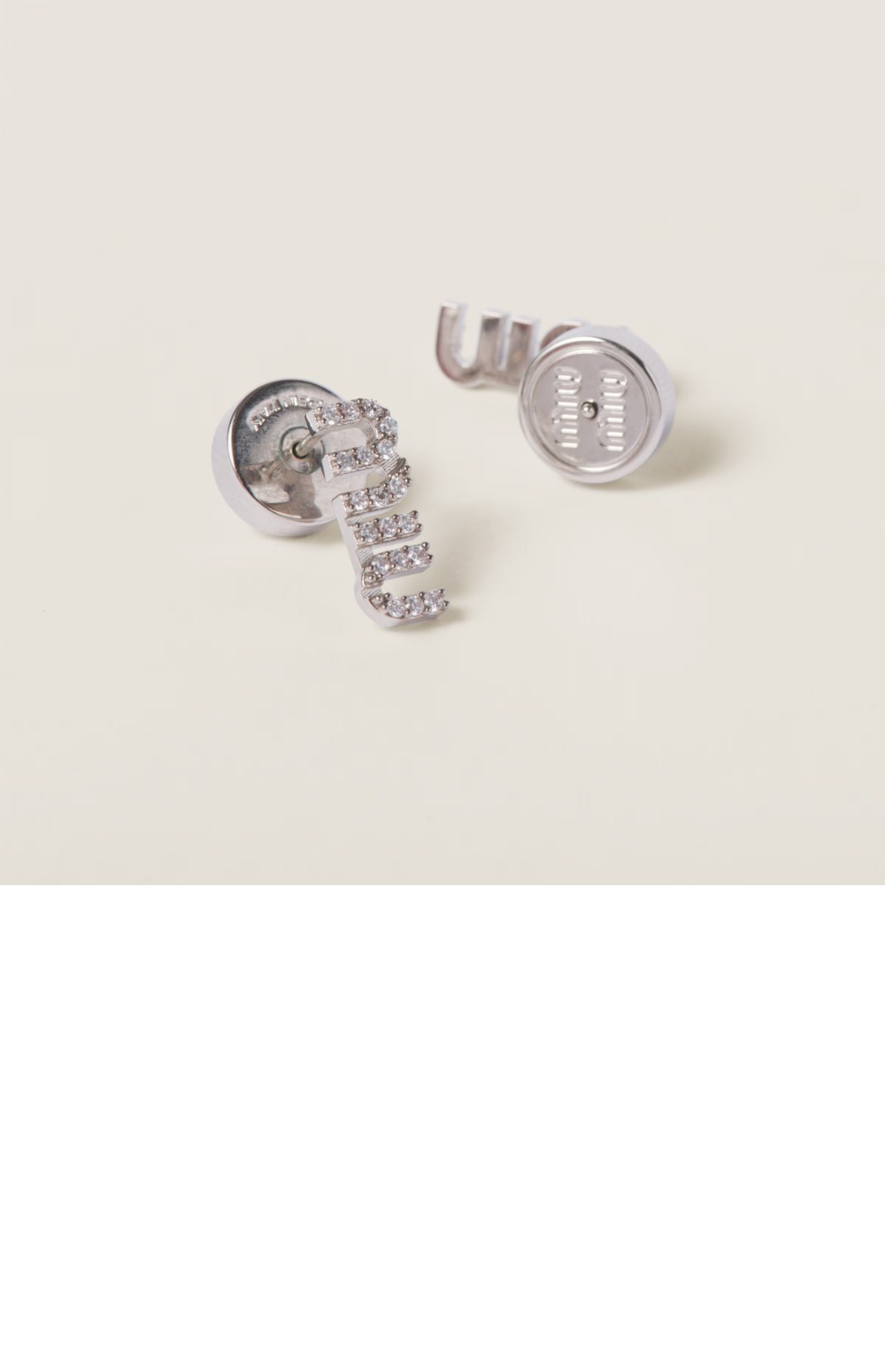 크리스털 장식 메탈 귀걸이 5IO059 > 미우미우