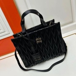 미*** 신형 토트