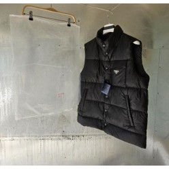 프** 트라이앵글 로고 패딩 조끼