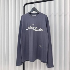 아** 스튜디오 엠보 로고 롱슬리브 티셔츠