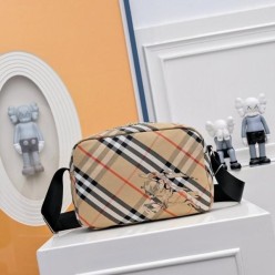 버** 체크 크로스 바디백