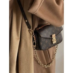 루* 포쉐트 메티스 이스트 웨스트