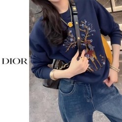 디* 밤비 자수 레터링니트