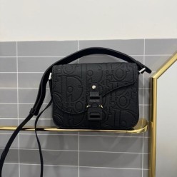 디* 새들 플랩 스트랩백