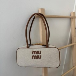 미*** 가죽 보백