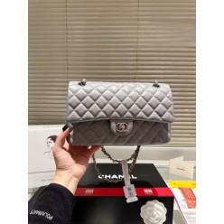 샤* 클래식 미듐 플랩백 램스킨 그레이 은장 A01112 풀박스 고급