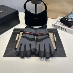 프** 레드 바 로고 포인트 패딩 장갑