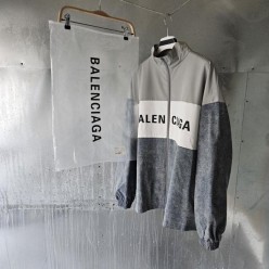 발**** 로고 프린트 집업 자켓