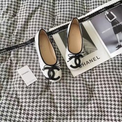 샤* cc 발레리나 플랫 슈즈 화이트 앤 블랙