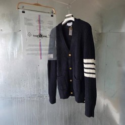 톰* 스티치 클래식 브이넥 가디건