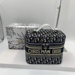 디* 트래블 베니티