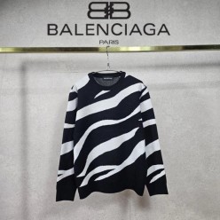 발**** 지브라 라운드 니트