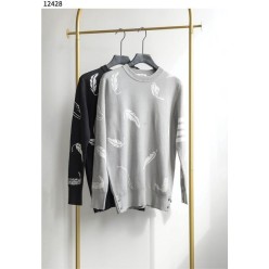 톰* 페더 인타르시아 릴렉스 핏 크루넥 풀오버 스웨터