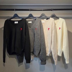 아* 드 꾀흐 엠브로이더리 V넥 울 스웨터