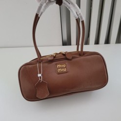 미*** 나플락 페이턴트 가죽 보 백