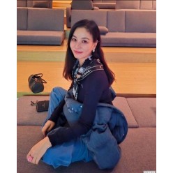 샤* 스퀘어 다이아 스카프