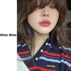 미*** 스트라이프 카라 니트스웨터