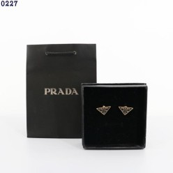 프** 삼각로고 메탈 스터드 귀걸이