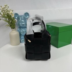 보** 카세트 버킷백