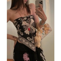 크* 시그니쳐 문양 블랙 사각 스카프