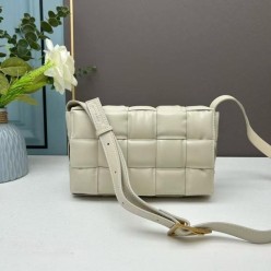 보** 패디드 카세트백