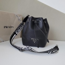 프** 비텔로 다이노 삼각로고 버킷백 1BE060