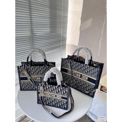 디* 오블리크 자수 레더 북토트 3가지사이즈