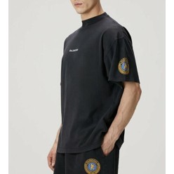 발**** 로고 자수 소매 패치 티셔츠
