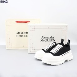 알*** 맥퀸 트레드 슬릭 로우탑 스니커즈