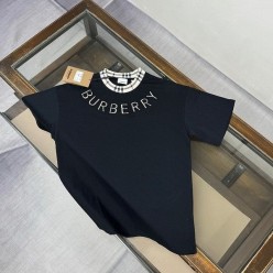버** 체크엠보 로고 티셔츠