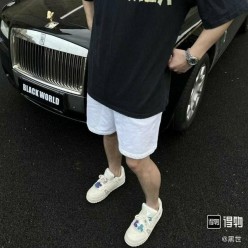 발**** 테이프 로고 티셔츠