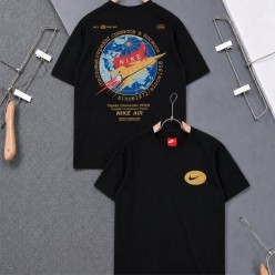 나** 골드스우시 NASA 테마 그래픽 티셔츠