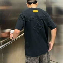 루* 센터자수 반팔 티셔츠