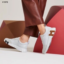 에*** 바운싱 벨루어 레더 블랑 스니커즈