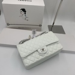 샤* 클래식 캐비어 화이트 은장