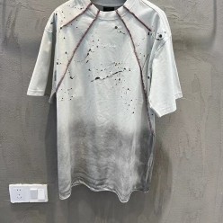 발**** 피그먼트 페인팅 자수 티셔츠