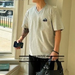 닐** 모양 v넥 티셔츠