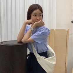 르** 수입프리미엄급 미디엄 크로와상 백 소프트 나파 레더 화이트
