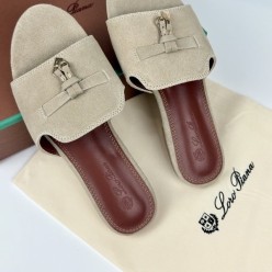 로* 피아나 참 스웨이드 펄 샌들 파우더