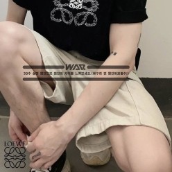 로** 가시 디자인 티셔츠