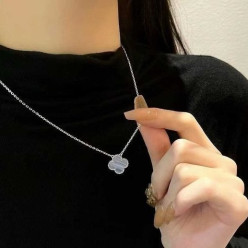 반*** 빈티지 알함브라 펜던트 (화이트 골드 / 블루 칼세도니)
