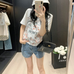 디* 플라워 로고 자수 티셔츠