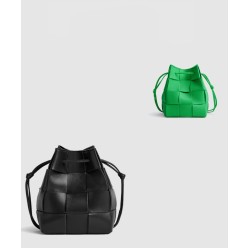 스몰 카세트 크로스바디 버킷백 680218