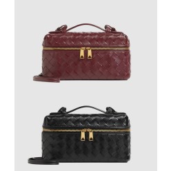 스트랩 장식의 베니티 케이스 789109