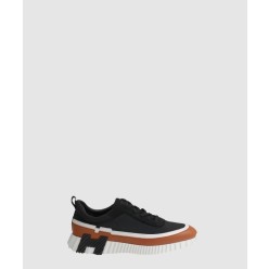 바운싱 스니커즈