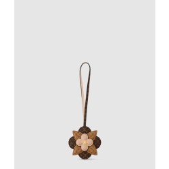 이 모노그램 레이어 백 참 M02136