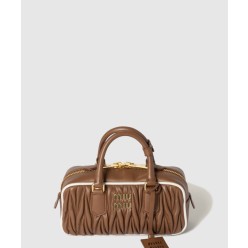 아르카디 마테라쎄 나파 가죽백 5BB142