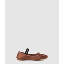 새틴 발레리나 5F794D